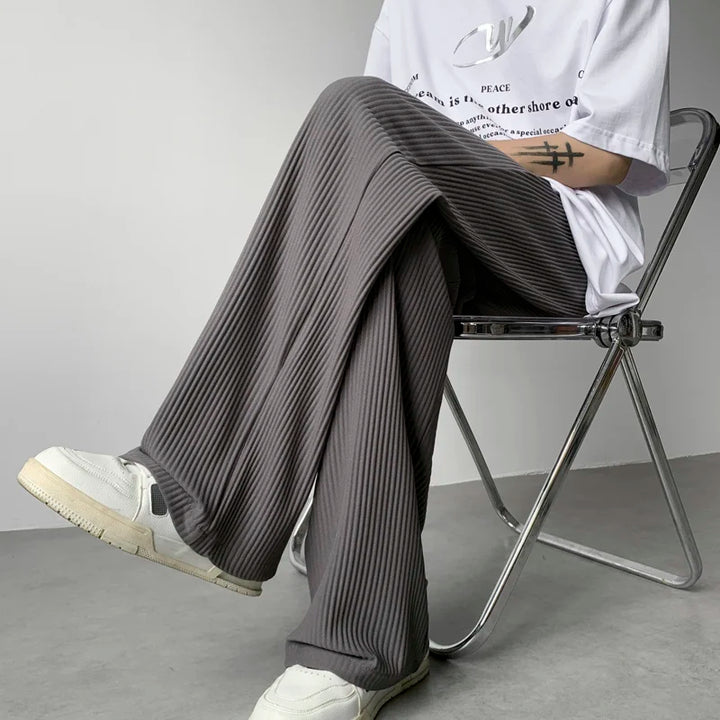 Ridge Groove Pleated Pants