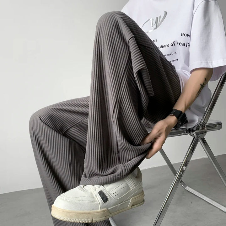 Ridge Groove Pleated Pants